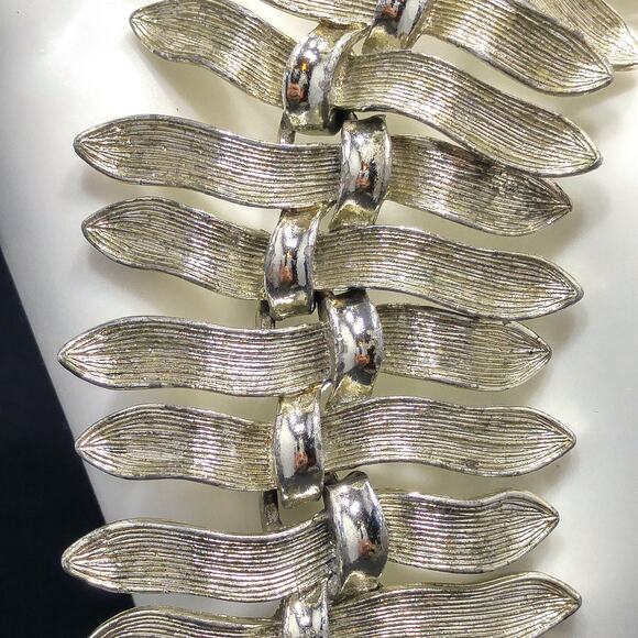 Vintage Lisner Mid-Century Modern Gold & Silver Tone Wide Link Bracelet, 1950s - Picture 2 of 10